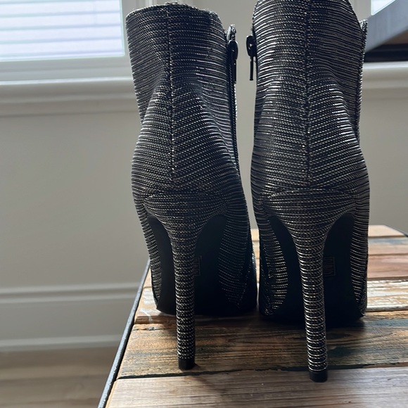 Never worn Call it Spring boots - Picture 2 of 4